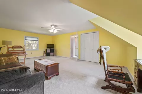 9 Bernard Place Pl, Glenmont, NY 12077 photo 16