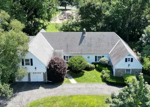 1 Reddy Ln, Loudonville, NY 12211