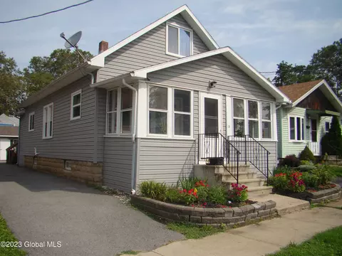 18 Myrtle Ave, Schenectady, NY 12304