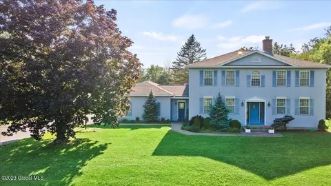 2 Ridge View Dr, Voorheesville, NY 12186