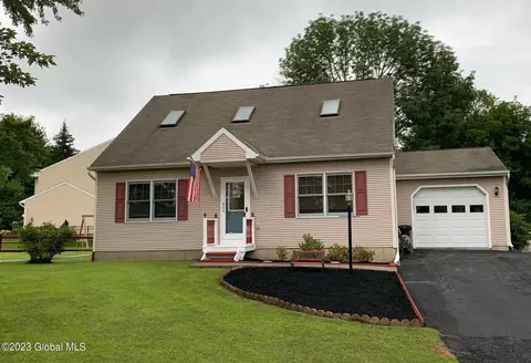 864 Dutch Dr, Castleton On Hudson, NY 12033