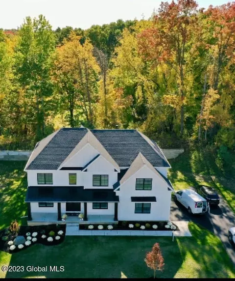 7 Steeple View Dr, Loudonville, NY 12211