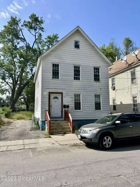13 Moyston St, Schenectady, NY 12307