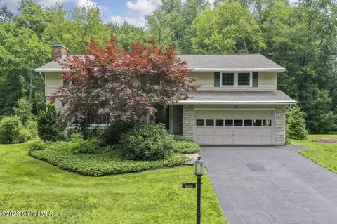904 Heather Ln, Niskayuna, NY 12309