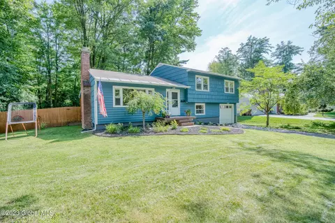 53 Paxwood Rd, Delmar, NY 12054