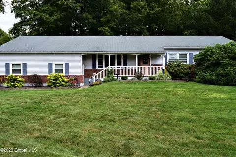 16 Payne Ct, Clifton Park, NY 12065