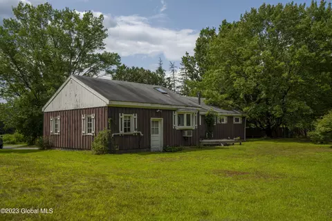 103 Jones Rd, Saratoga Springs, NY 12866