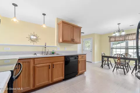 2000 Curry Rd # 37, Schenectady, NY 12303 photo 9