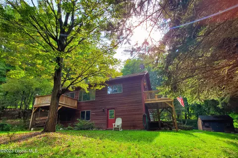 62 Hedges Rd, Cambridge, NY 12816