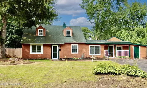 1114 Inner Dr, Schenectady, NY 12303