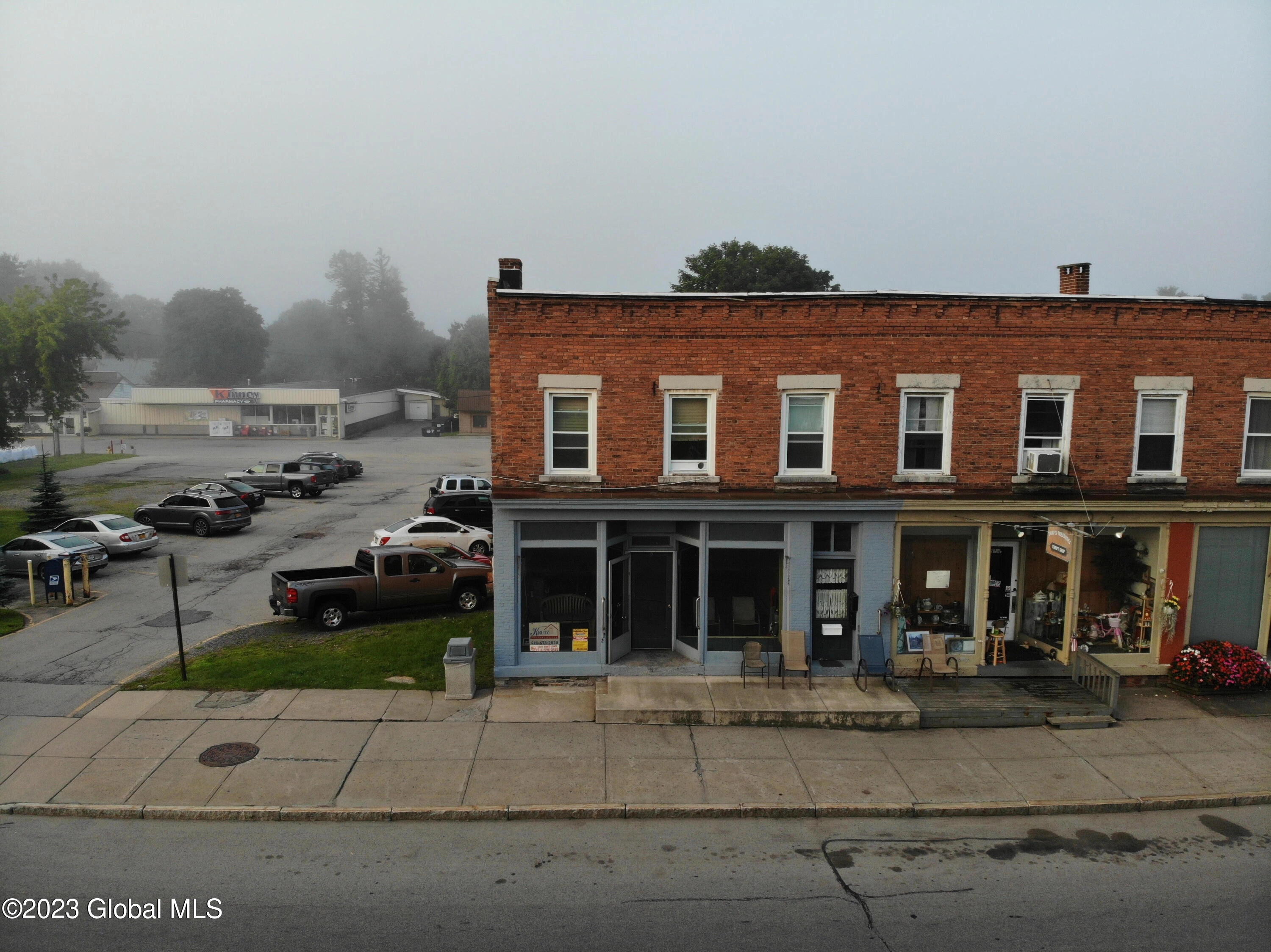 8 E Main St