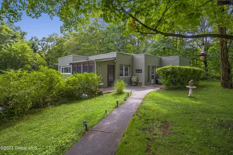 988 Sacandaga Rd, Glenville, NY 12302