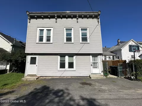 9 Charles St, Cohoes, NY 12047