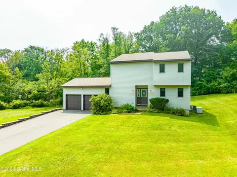 17 Overlook Ave, Latham, NY 12110