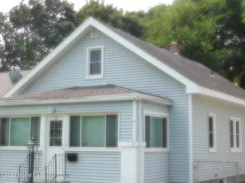 16 Fordham Ct, Albany, NY 12209