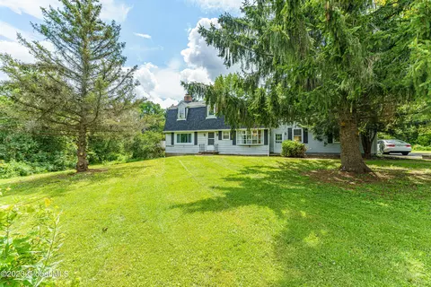 35 Brookhaven Dr, East Berne, NY 12059