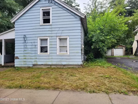14 Montcalm St, Glens Falls, NY 12801
