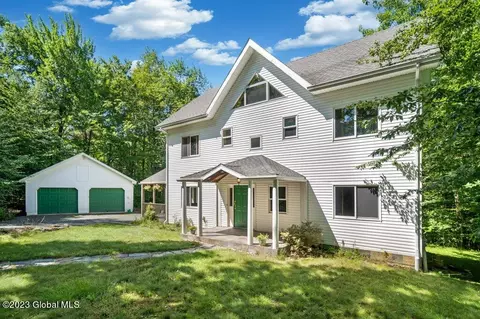 55 Drumlough Rd, Averill Park, NY 12018