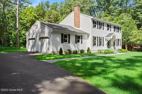 31 Knollwood Dr, Saratoga Springs, NY 12866