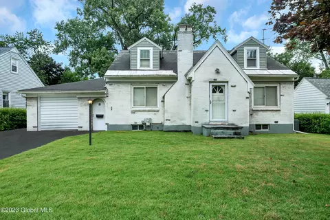 8 Venezio Ave, Albany, NY 12203