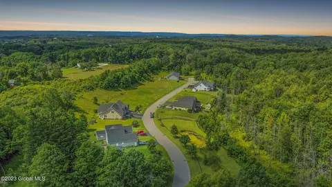 7 Quail Run, Voorheesville, NY 12186