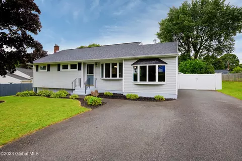 21 Venus Dr, Albany, NY 12211