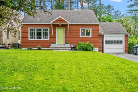 24 Graylon Pl, Albany, NY 12203