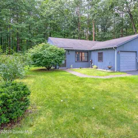 85 Wake Robin Rd, Malta, NY 12020