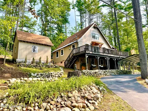 145 Sagamore Dr, Lake Luzerne, NY 12846