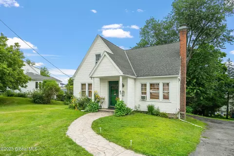 40 Mcculloch Ave, Ravena, NY 12143