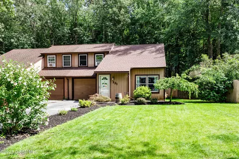 131 Arrowwood Pl, Malta, NY 12020