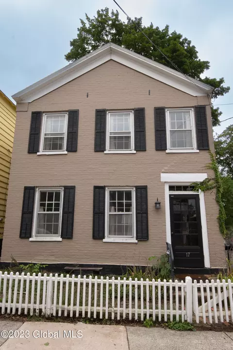 17 North St, Schenectady, NY 12305