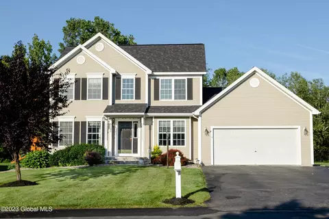 4 Brassfield Ct, Clifton Park, NY 12065