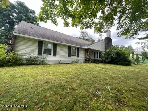 32 Kirby Rd, Saratoga Springs, NY 12866