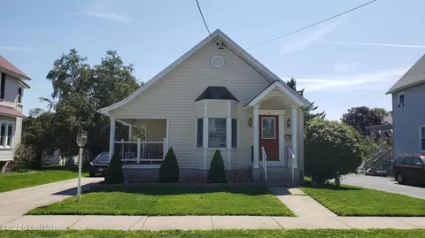 9 Crescent Ave, Amsterdam, NY 12010