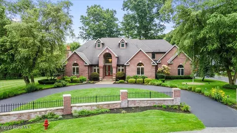 4 Jean Ln, Malta, NY 12020
