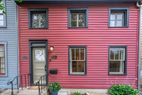 5 Bleecker Pl, Albany, NY 12202