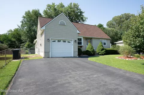 45 Tanglewood Rd, Albany, NY 12205