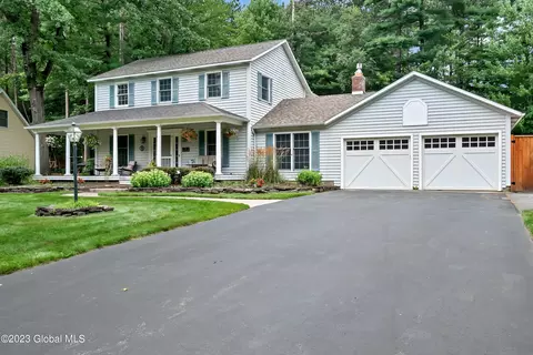 4 Teaberry Pl, Malta, NY 12020