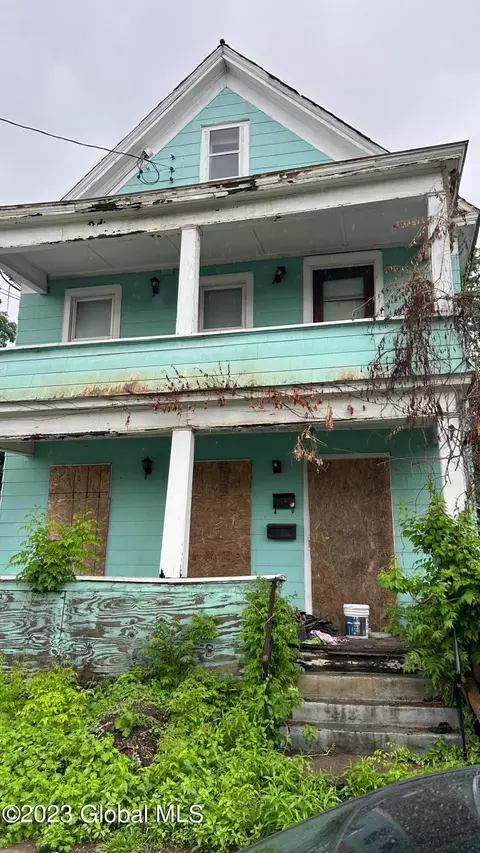 913 Francis Ave, Schenectady, NY 12303