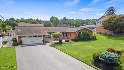 2 West Ave, Troy, NY 12180