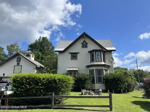 11 Firehouse Ln, West Sand Lake, NY 12196