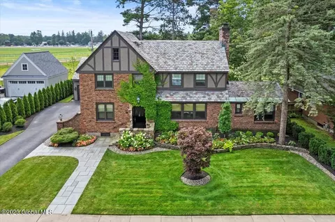 58 Fifth Ave, Saratoga Springs, NY 12866