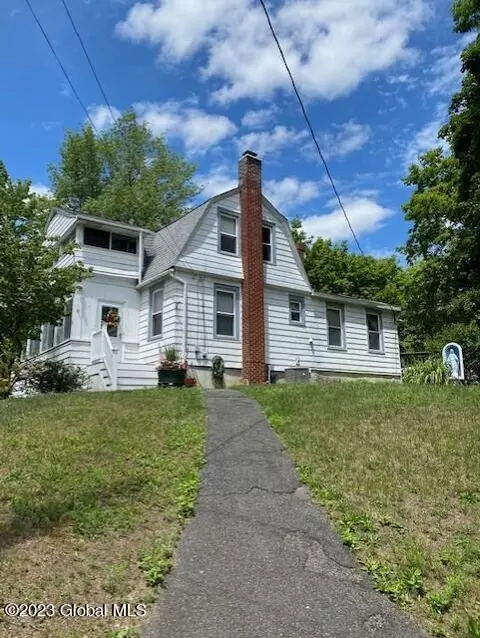 301 Tampa Ave, Troy, NY 12182