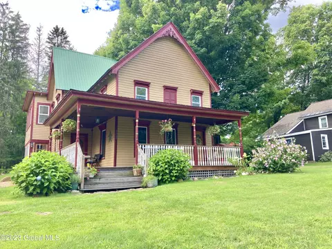 207 Saratoga Ave, Ballston Spa, NY 12020