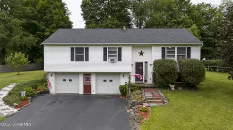 6503 Smith Cir, Valatie, NY 12184