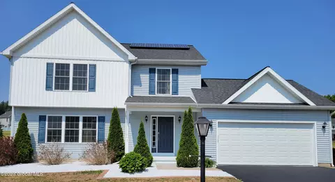 1 Anna Ln, Clifton Park, NY 12065