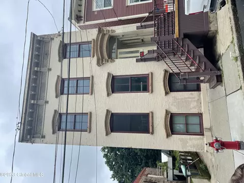 84 Second St, Albany, NY 12210