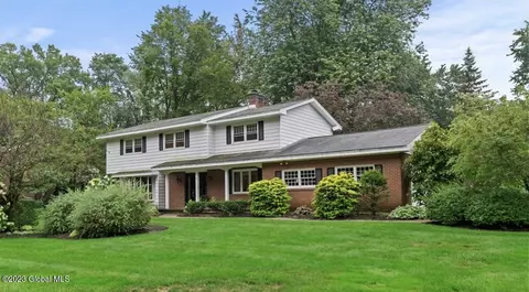 18 Springwood Manor Dr, Loudonville, NY 12211