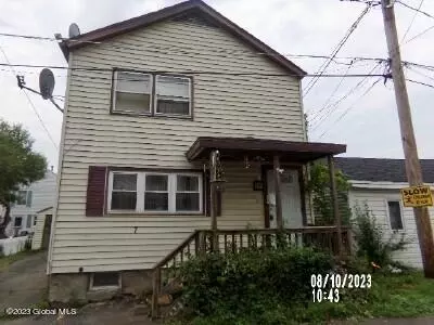 7 Parker St, Waterford, NY 12188